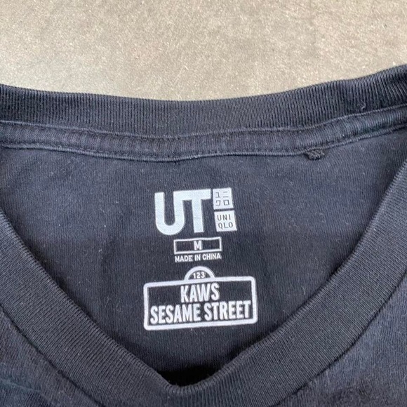 UNIQLO x KAWS x Sesame Street Graphic T-Shirt Y2K Streetwear Regular Fit M - Picture 3 of 5